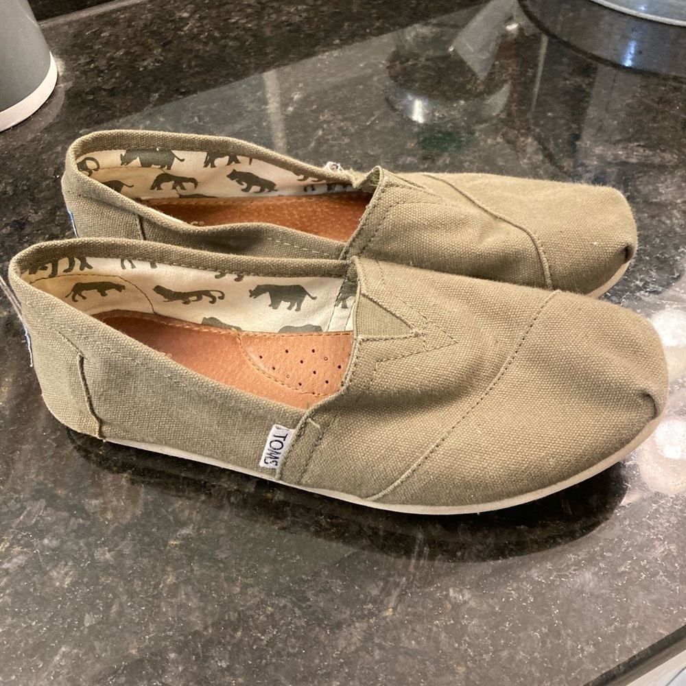 Toms womens 8.5 green flats